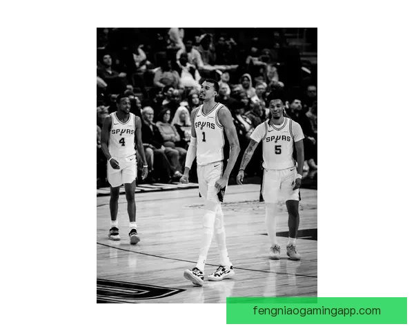 圣安东尼奥马刺惜败金州勇士最终以108比109落败比赛悬念迭起 圣安东尼奥马刺惜败金州勇士最终以108比109落败比赛悬念迭起